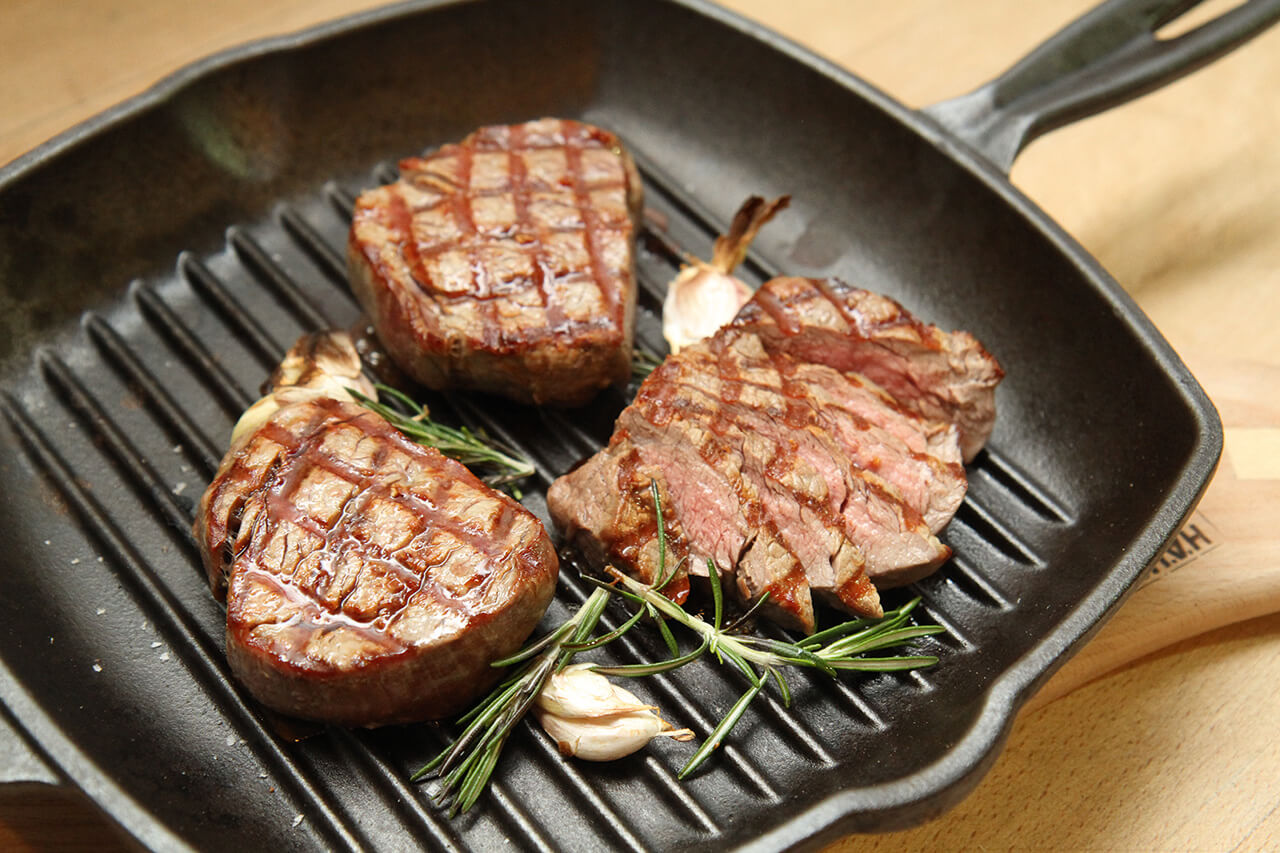 Steak in einer Grillpfanne