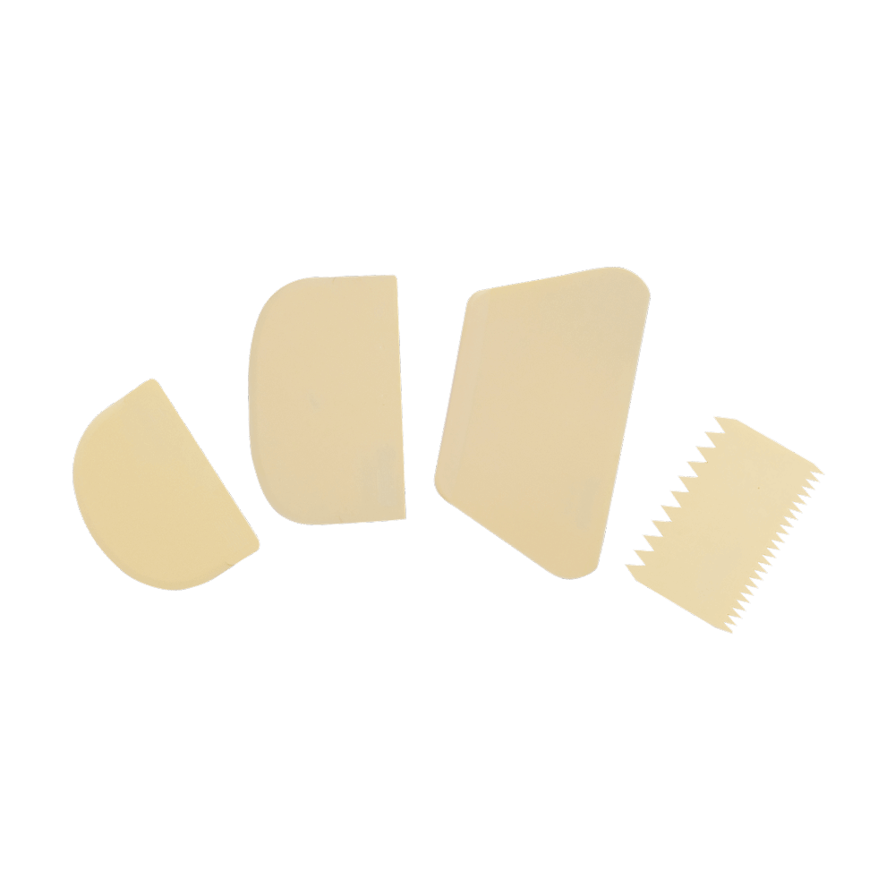 Vier verschiedene Teigschaber ohne Hintergrund