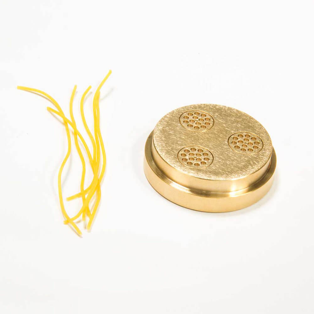 Suppennudel Matrize für Luna Nudelmatrize in Profiqualität und Suppennudeln liegen daneben