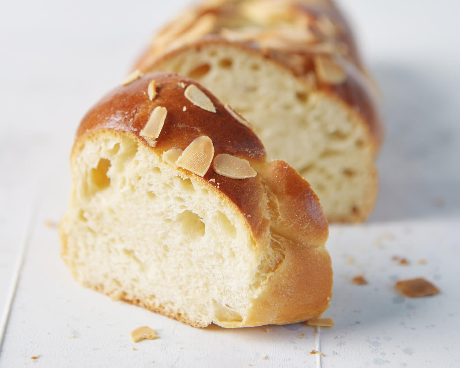 Hefezopf gebacken mit Häussler feinstes Zopf Mehl gebacken Luftig, lockerer Hefezopf