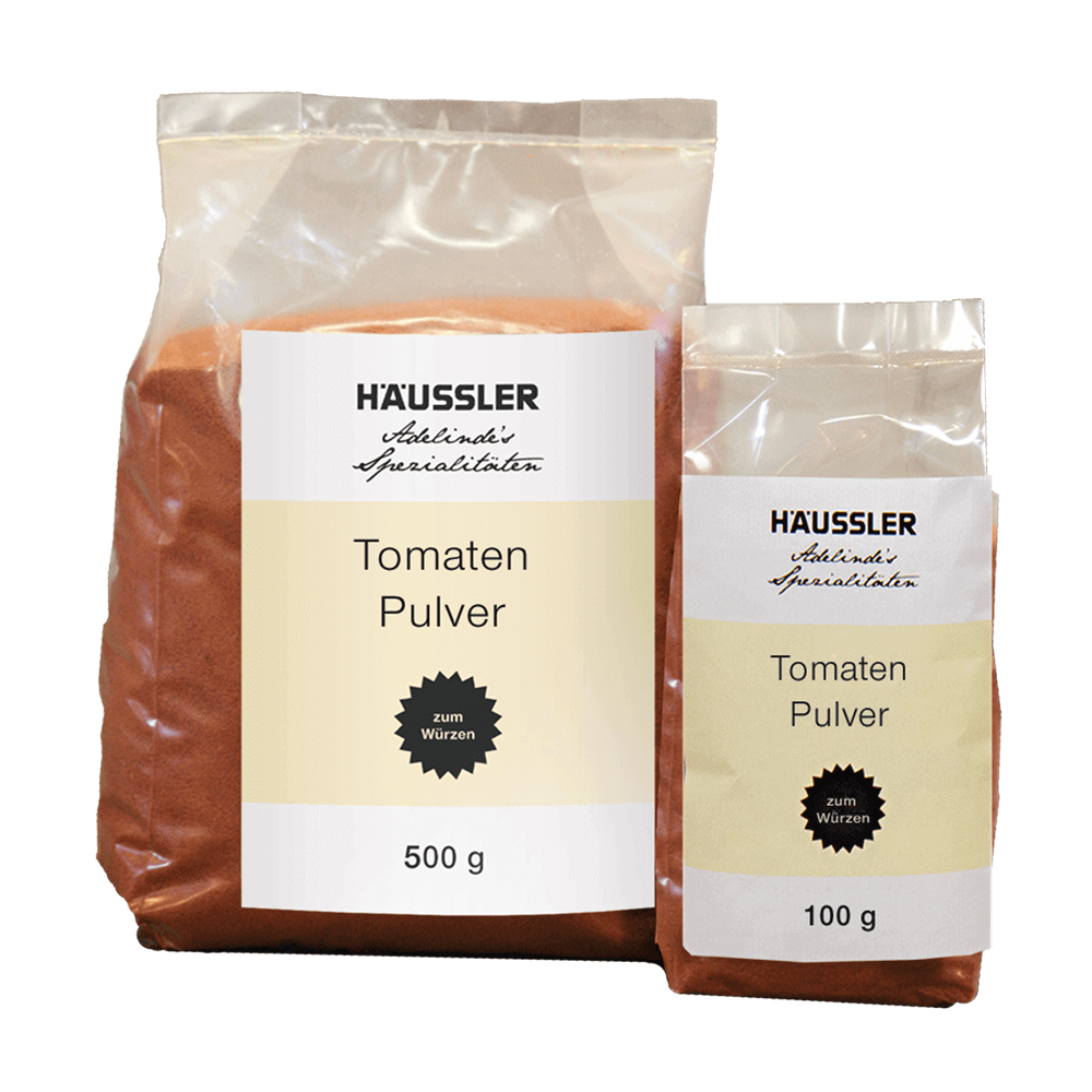 Tomatenpulver Ein kleiner und ein großer durchsichtiger Pack mit rotem Tomatenpulver. Die Etiketten sind gelb und weiß.