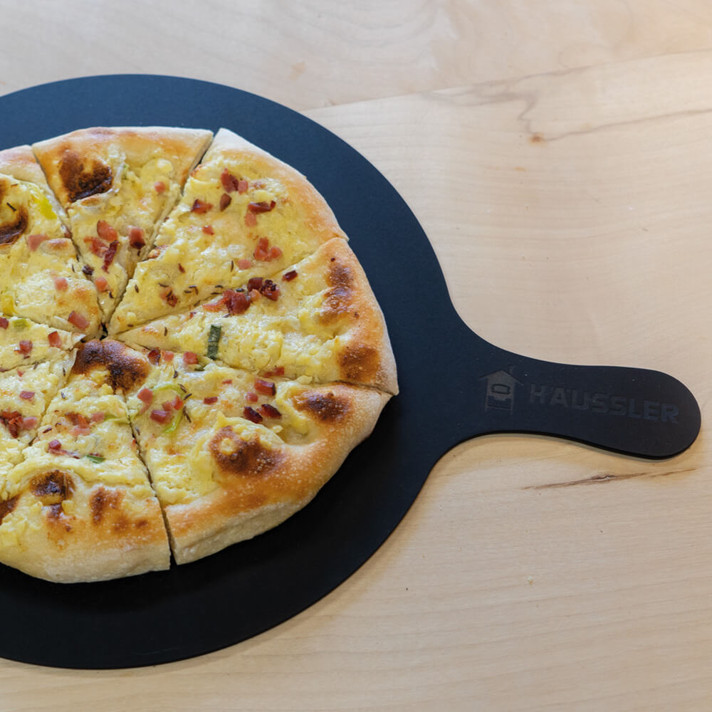 Pizzabrett besteht aus langlebigem und hitzebeständigem Fasermaterial. Pizzabrett aus Paperstone