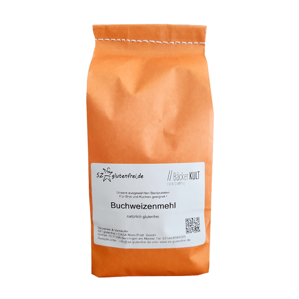 Glutenfreies Buchweizenmehl Glutenfreies Buchweizenmehl in einer orangenen Papiertüte ohne Hintergrund.