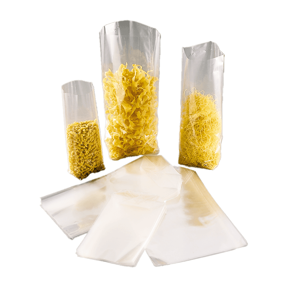 Nudel- und Plätzchenverpackung Nudel- und Plätzchenverpackung aus Plastik, in drei verschiedenen Größen gefüllt mit drei verschiedenen Nudelsorten ohne Hintergrund.