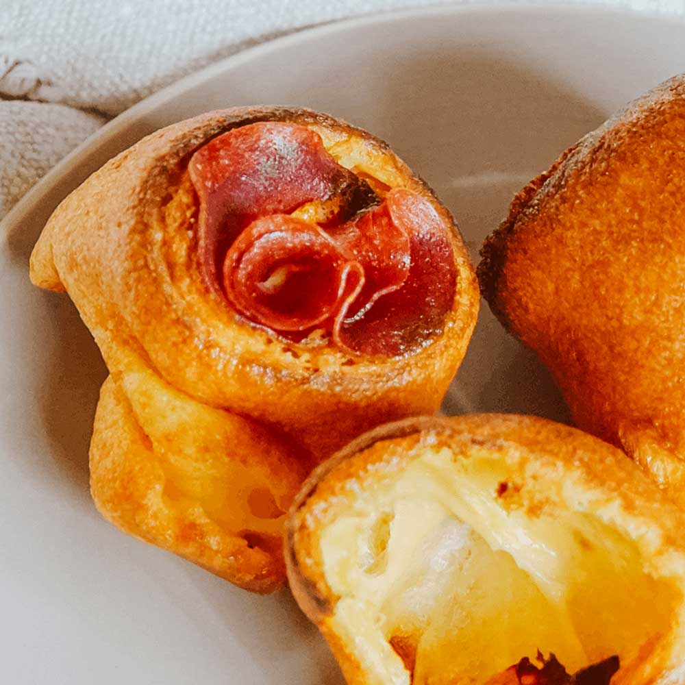 Keramik Pfitzaufform Pfitzaufgebäck die nebeneinander in einer Schüssel liegend