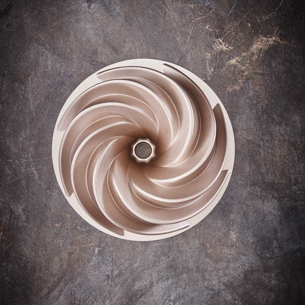 Gugelhupfform von oben mit Hintergrund 