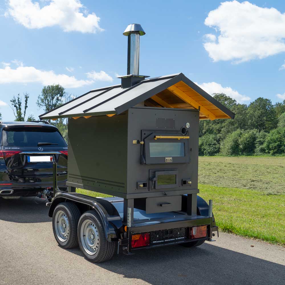 Backmobil DEBO 60/100 Backmobil, Holzbackfoen auf einem Anhänger montiert mit Rauchrohrabzug und Dach