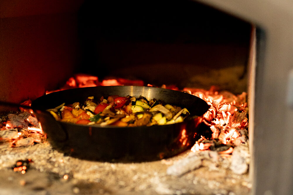 Gemüsepfanne im Holzbackofen 