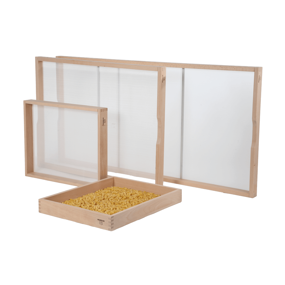 Vier verschiedene Holznudelhorden, ohne Hintergrund 