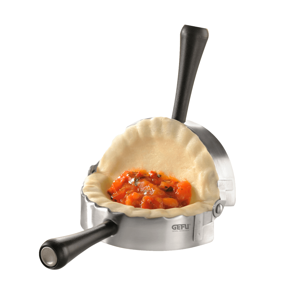 Ravioliformer gefüllt ohne Hintergrund