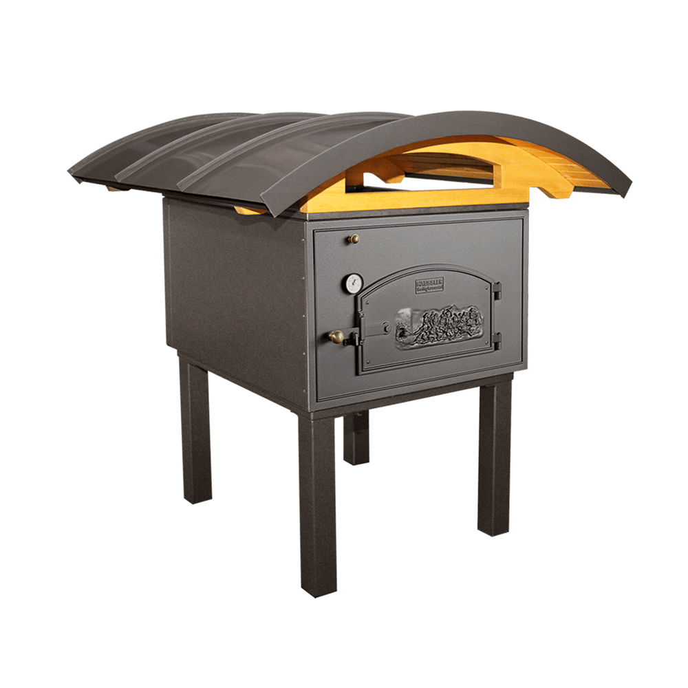 Tonnendach montiert auf einem Holzbackofen ohne Hintergrund