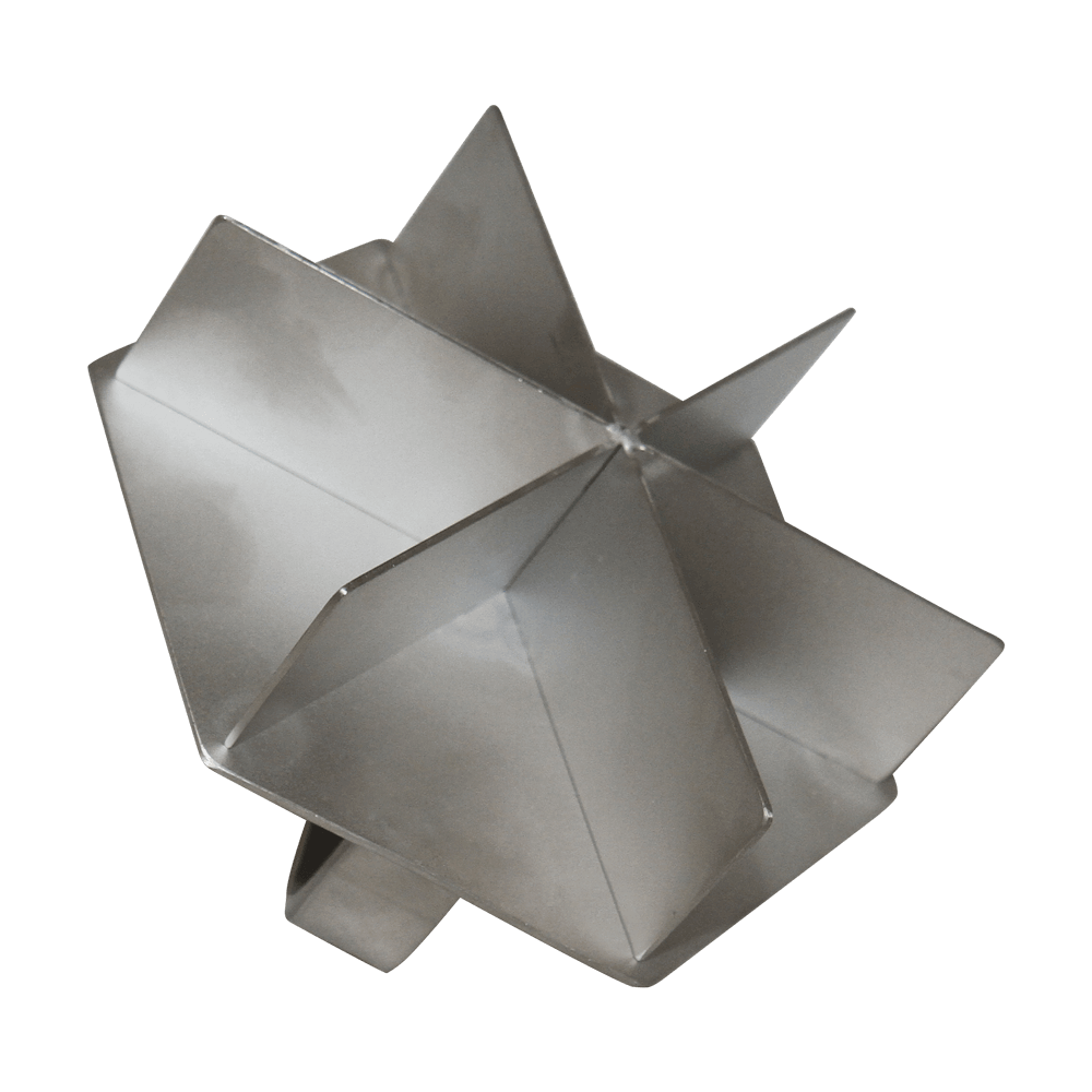 Der Sternbrotdrücker besteht aus einer sechs eckigen Edelstahlplatte an der ein Edelstahlgriff befestigt ist. Auf der anderen Seite der Platte befinden sich 6 Platten, die aufeinander zulaufend einen Stern bilden