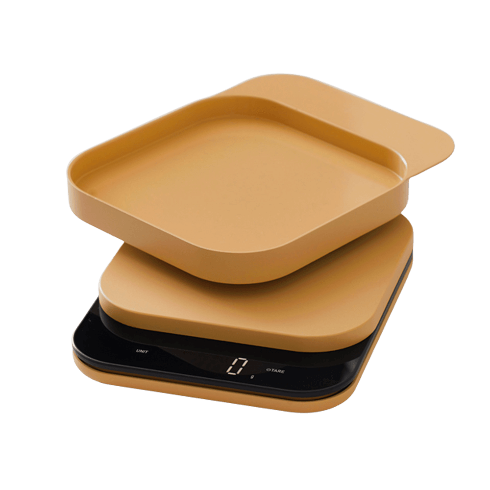 Curryfarbende Küchenwaage ohne Hintergrund