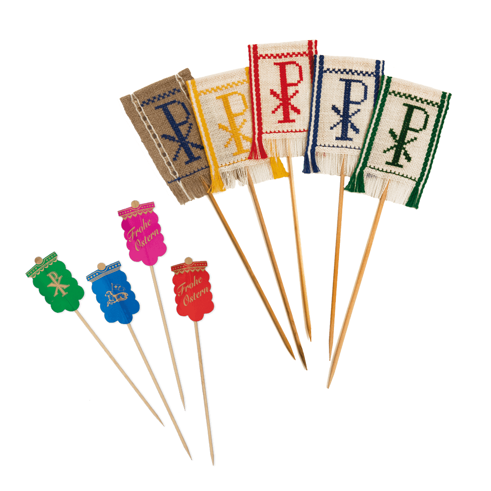 Osterfähnchen zwei unterschiedliche Osterfähnchen. Einmal kleine aus Papier in vier verschiedenen Farben (rot, grün, blau, pink) und einmal größere aus Leinen die handbestickt sin in mit den Farben rot, gelb, blau, grün, hellblau