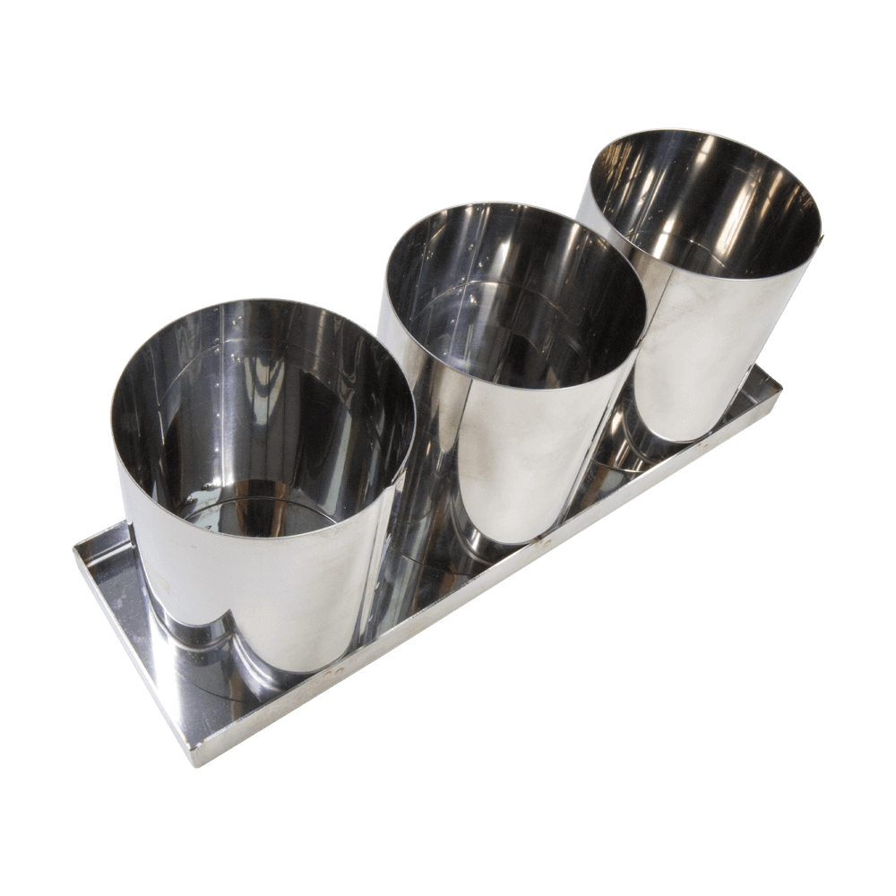 es ist eine Pollerbrotform aus Edelstahl abgebildet, die aus einem Bodenteil besteht, auf dem drei runde Formen für die Brote aufgesetzt sind.