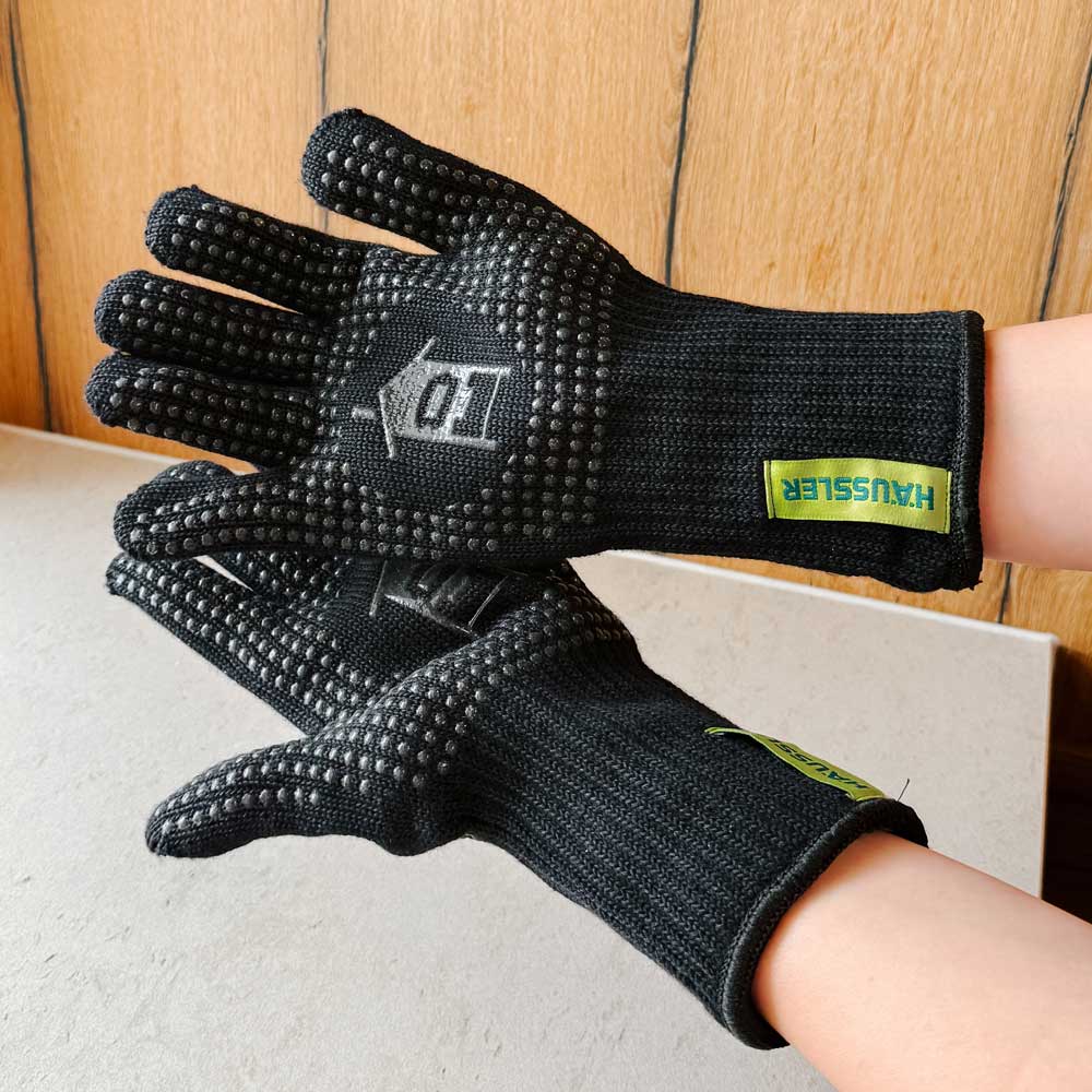 Hitzehandschuhe angezogen 