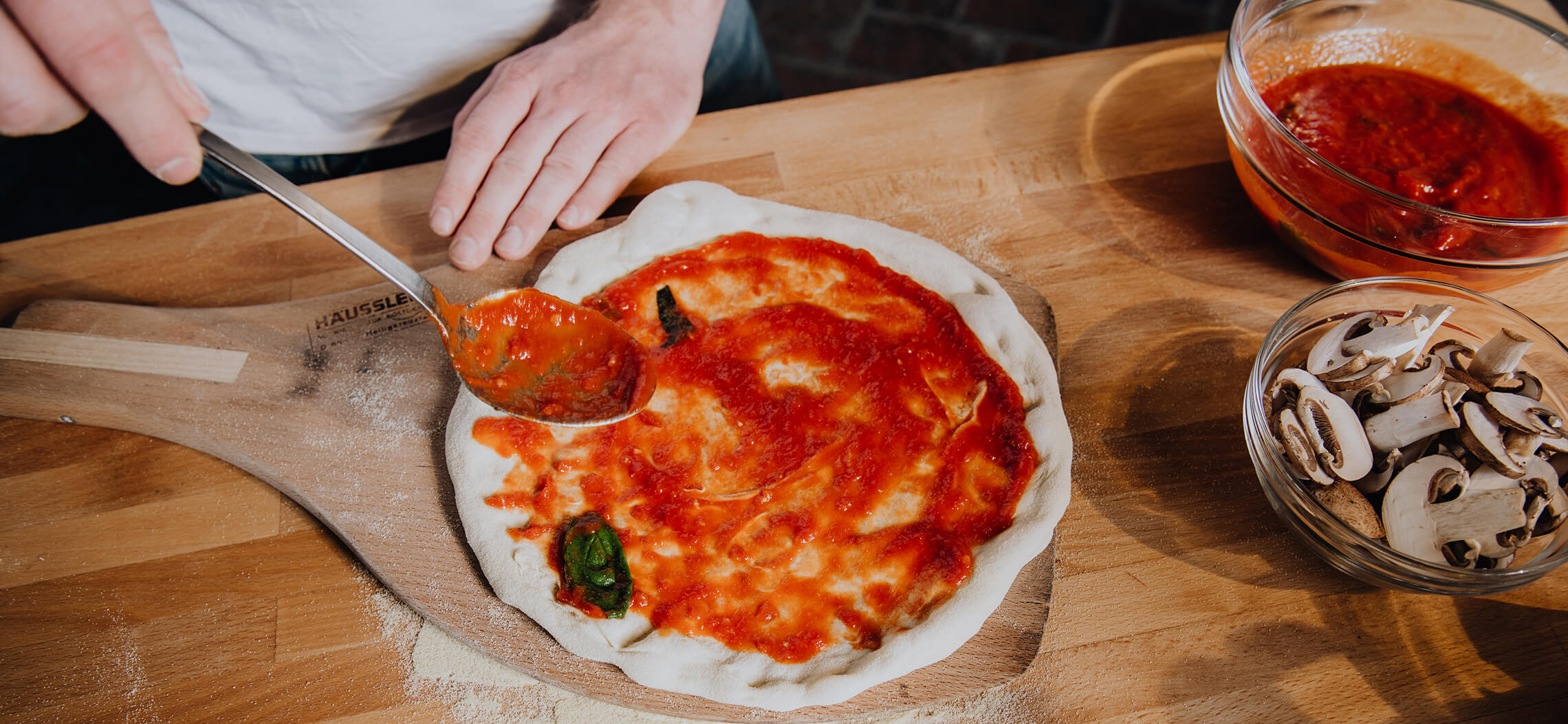Pizzateig mit Tomatensosse