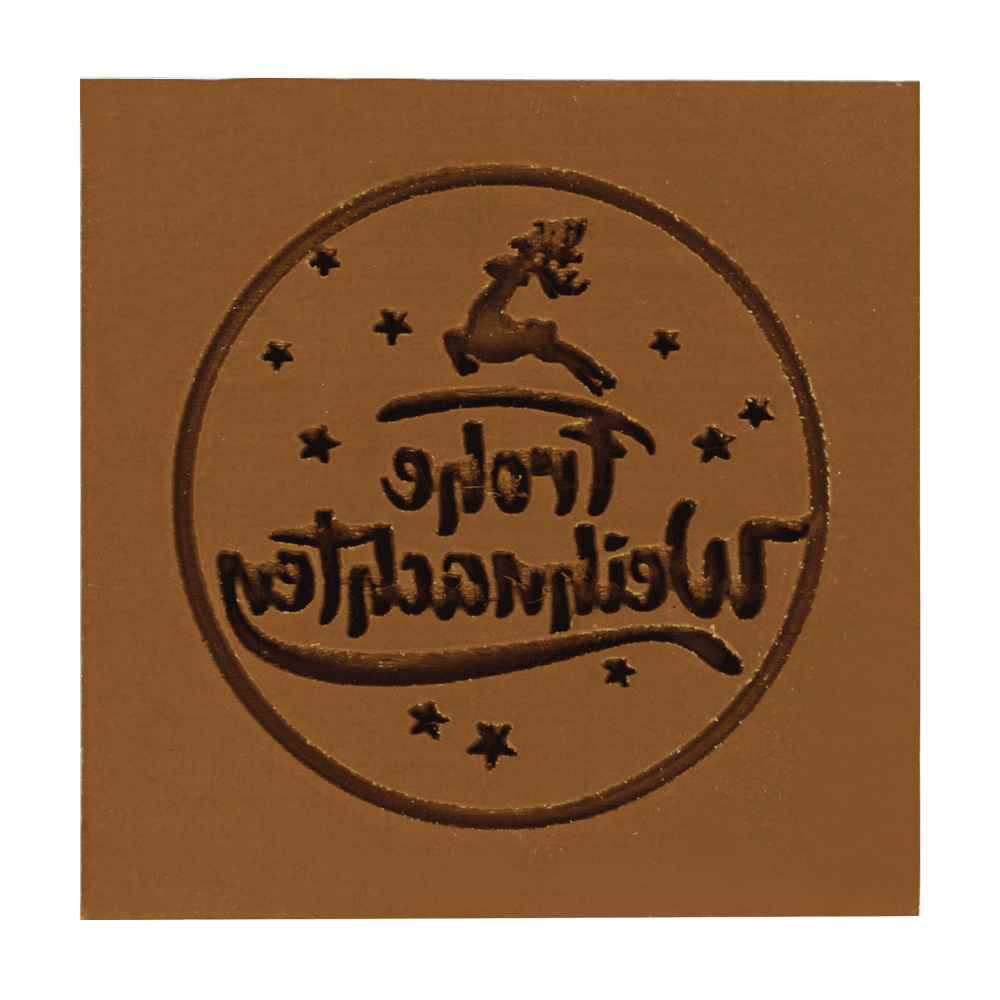 Braunes viereckiges Springerle-Model mit der Schrift Frohe Weihnachten und einem Rentier als Motiv. Ohne Hintergrund abgebildet.