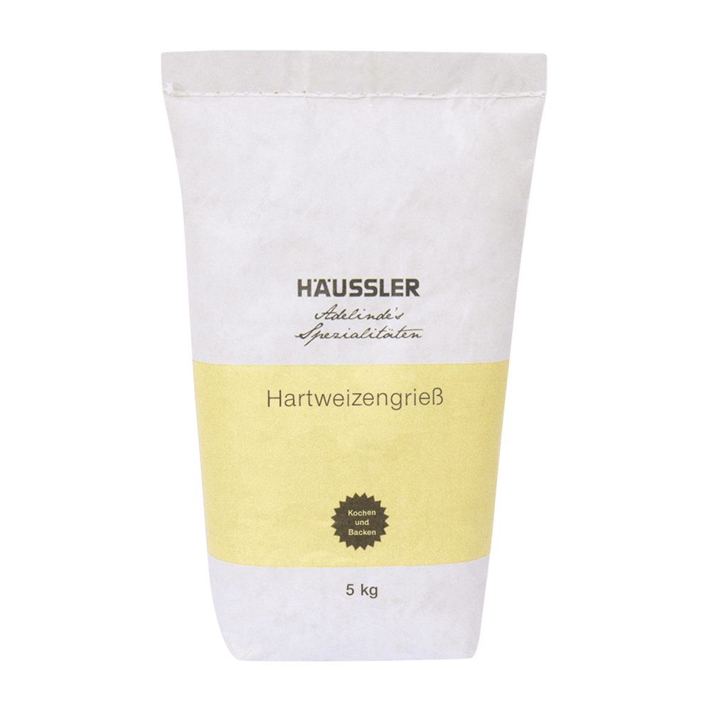 Hartweizengrieß in weißer Tüte ohne Hintergrund