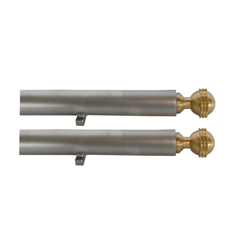 Zwei Führungsrohe mit Messingknöpfen vorne dran