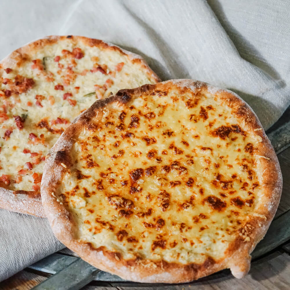 Rezept für Dinnete mit Kamut - Langzeitführung knusprige gebackene DInnete mit Zwiebel, Speck und Käse