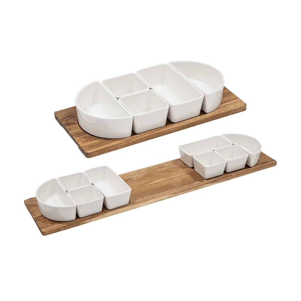 Große und kleine Servierplatte untereinander ohne Hintergrund.