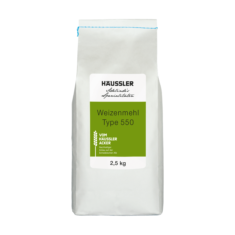 Weizenmehl Type 550 2,5 kg Mehlpackung mit Weizenmehl Type 550 ohne Hintergrund.