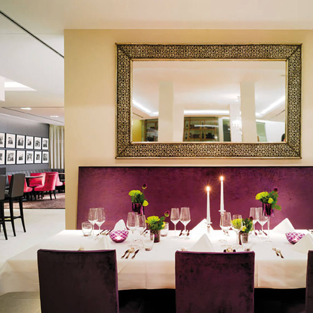 Hotel Kleber-Post Hotel Kleber-Post ist eine Übernachtungsmöglichkeit für das Backdorf