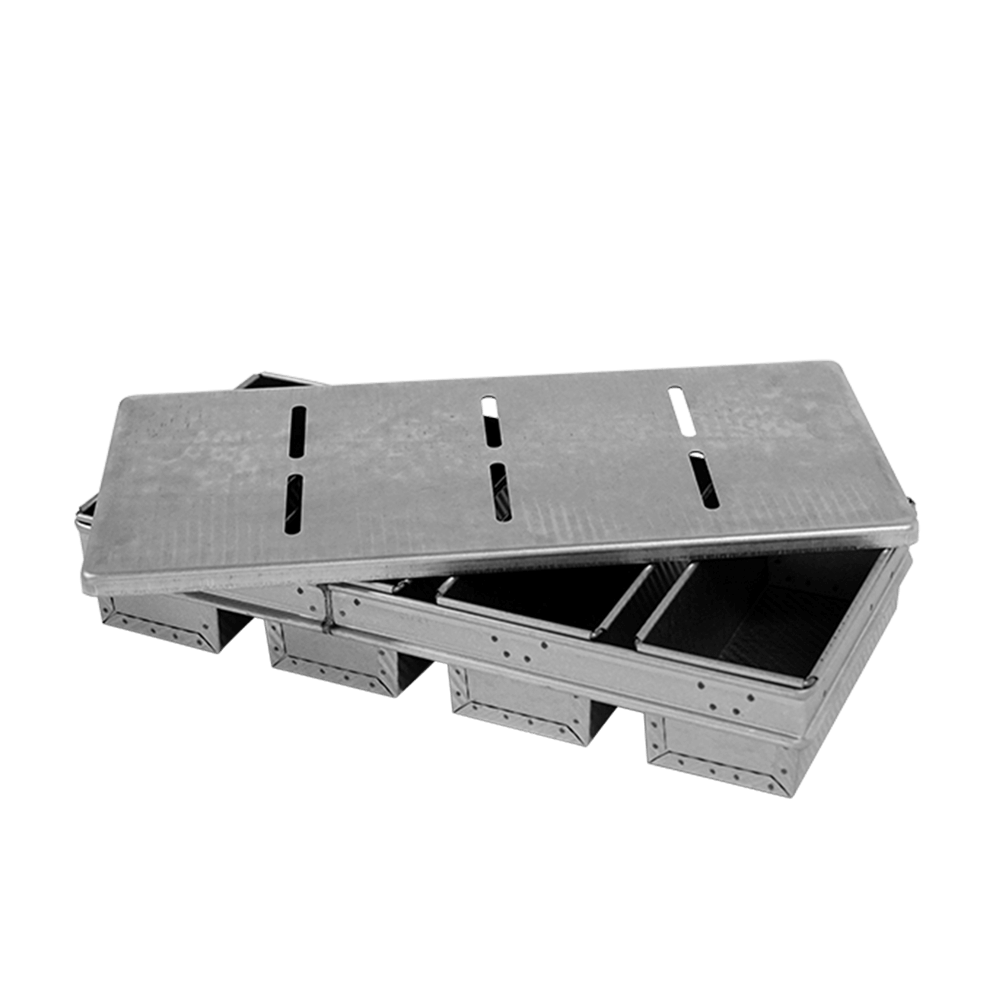 4-teilige Toasbrotform 4-teilige Toastbrotform mit schräg aufgelegtem Deckel ohne Hintergrund.