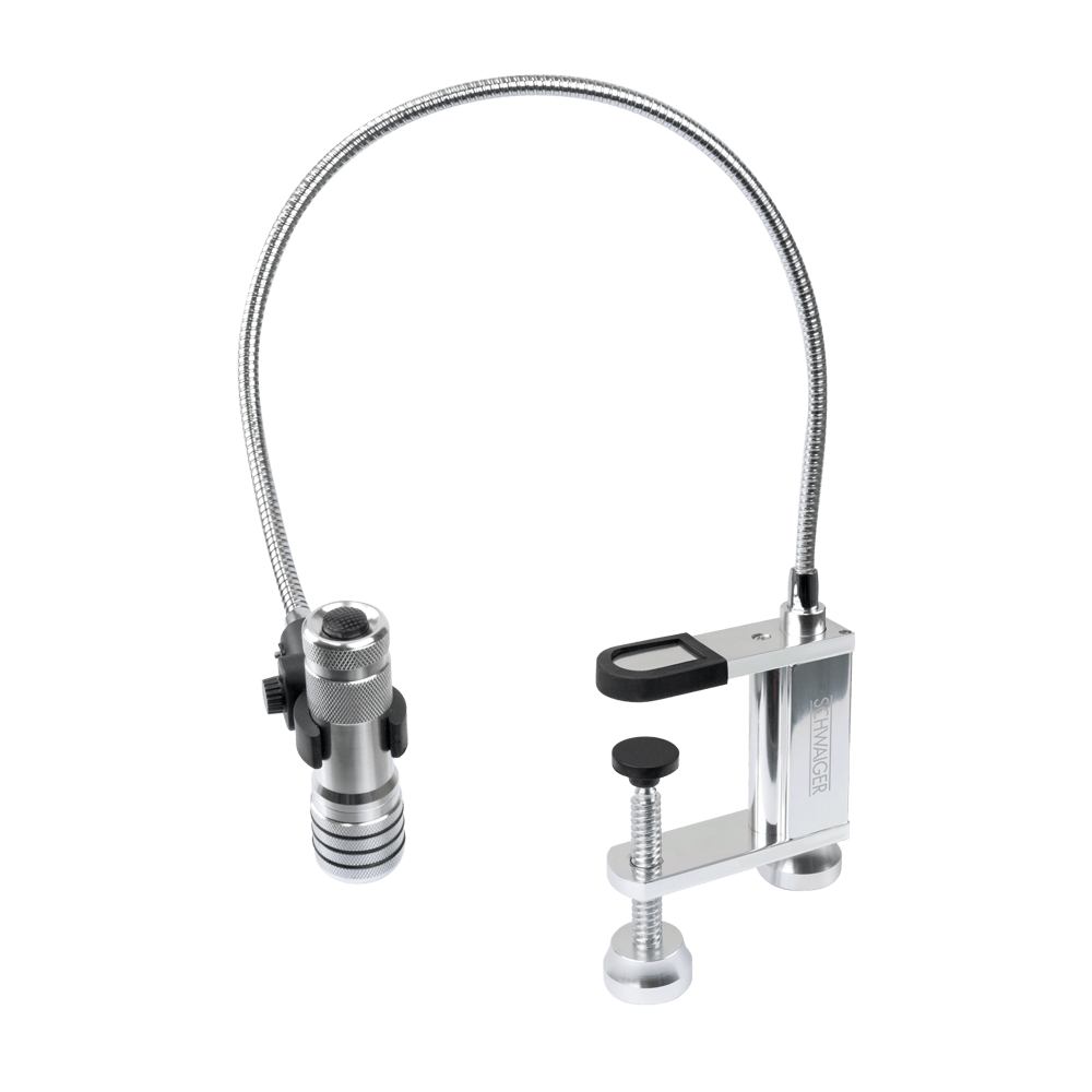 Grillleuchte inklusive Klemmhalterung und Taschenlampe ohne Hintergrund.