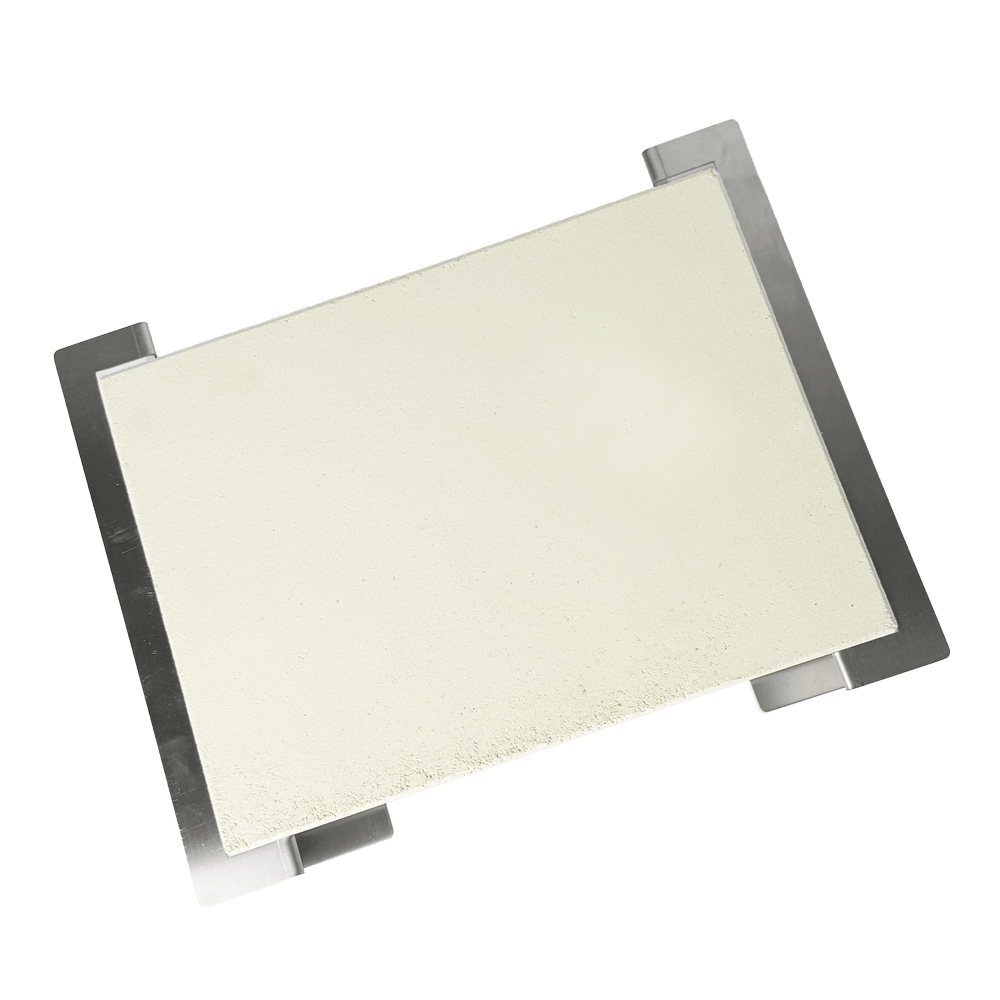 Pizzastein mit Halterung für den Grill Pizzastein auf der Edelstahlhalterung von oben