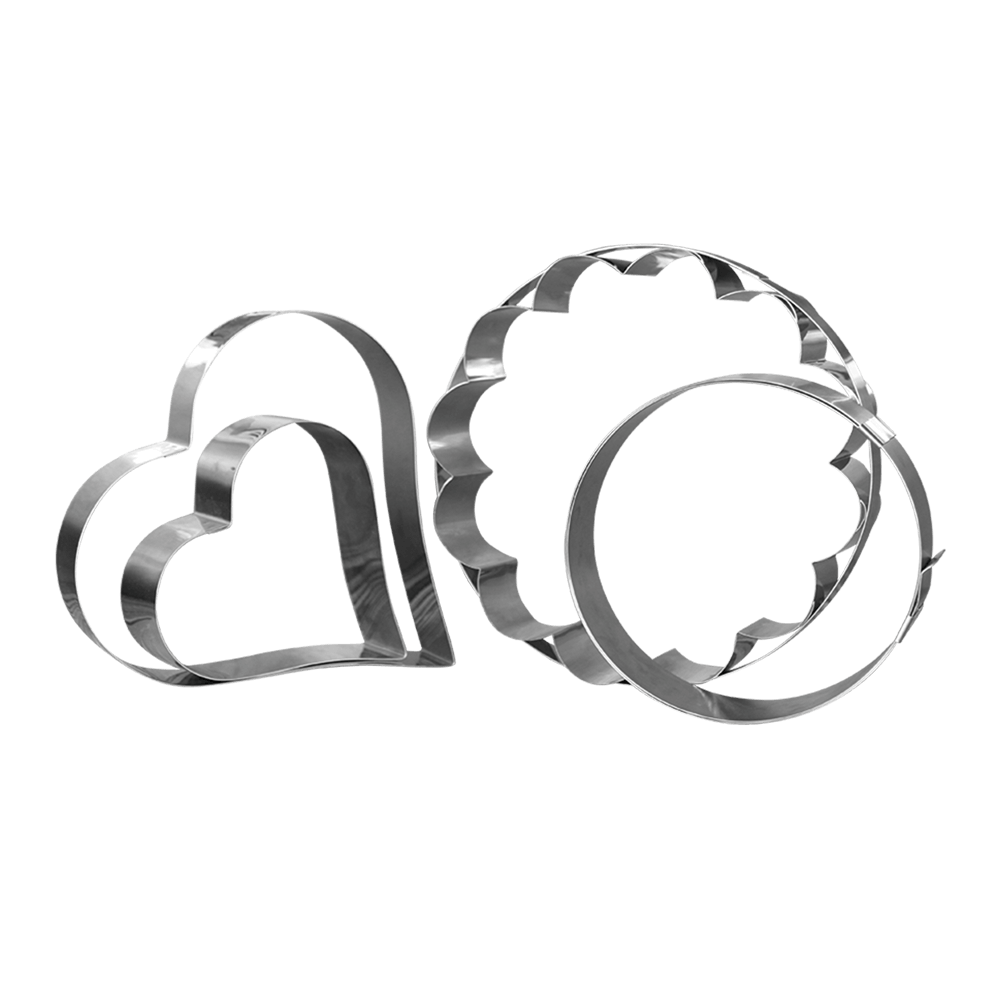 Es ist ein verschiedene Backrahmen mit unterschiedlichen Formen und Größen zu sehen: Herz groß, Herz klein, Blume und Kreis glatt. Alle Rahmen sind aus Edelstahl und ohne Hintergrund abgebildet