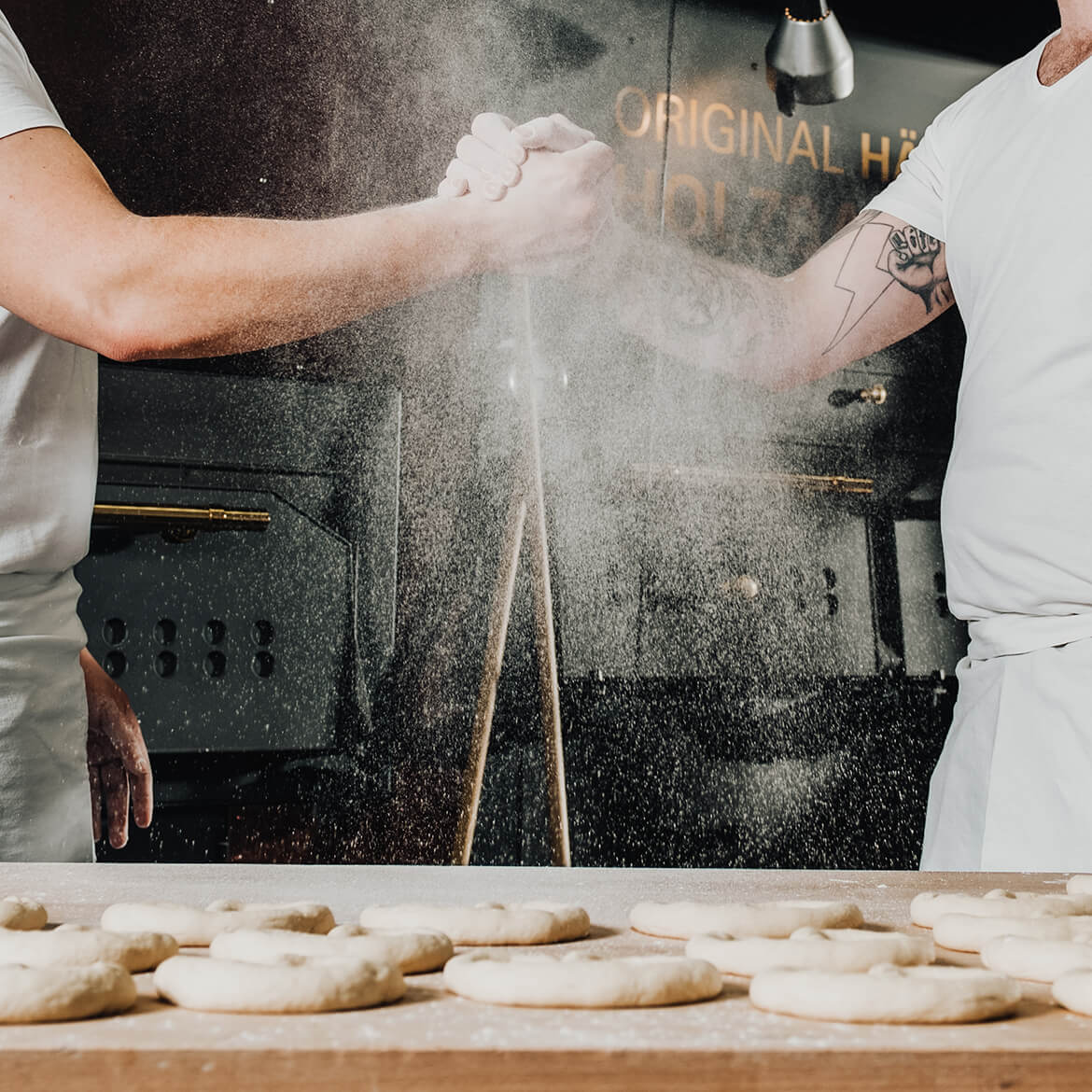 Eins zu Eins Schulung im Backdorf Zwei Bäcker schlagen ein