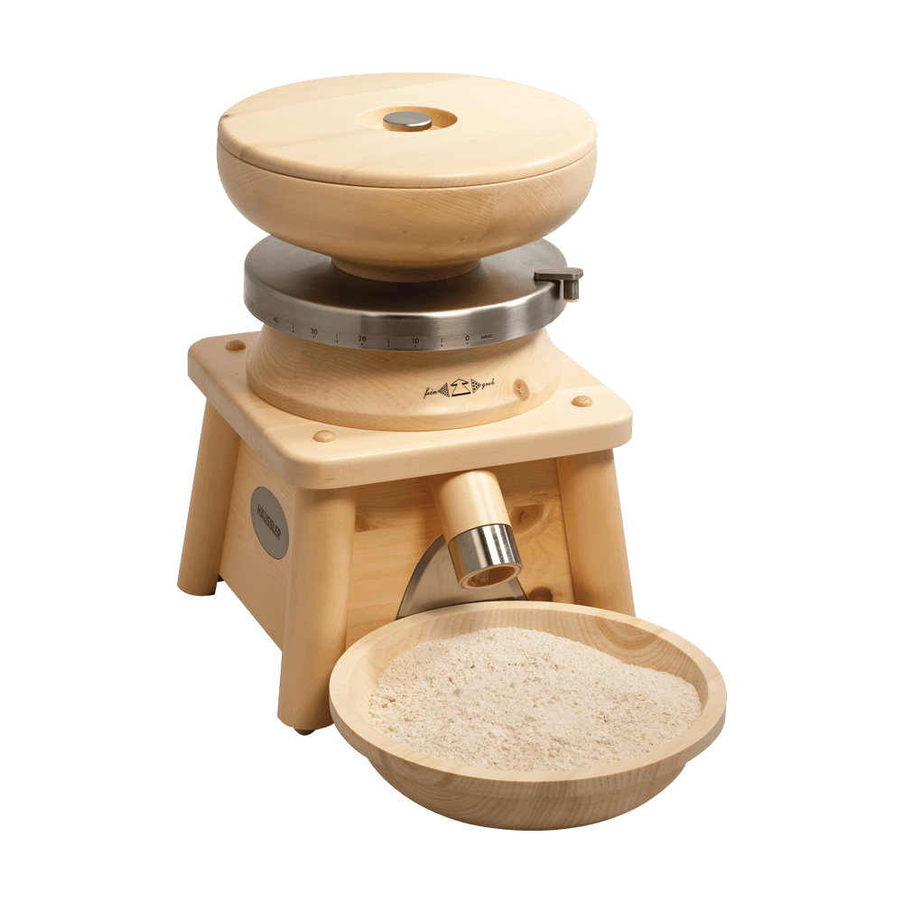 Getreidemühle Erica Getreidemühle Erica aus Zirbelholz ohne Hintergrund