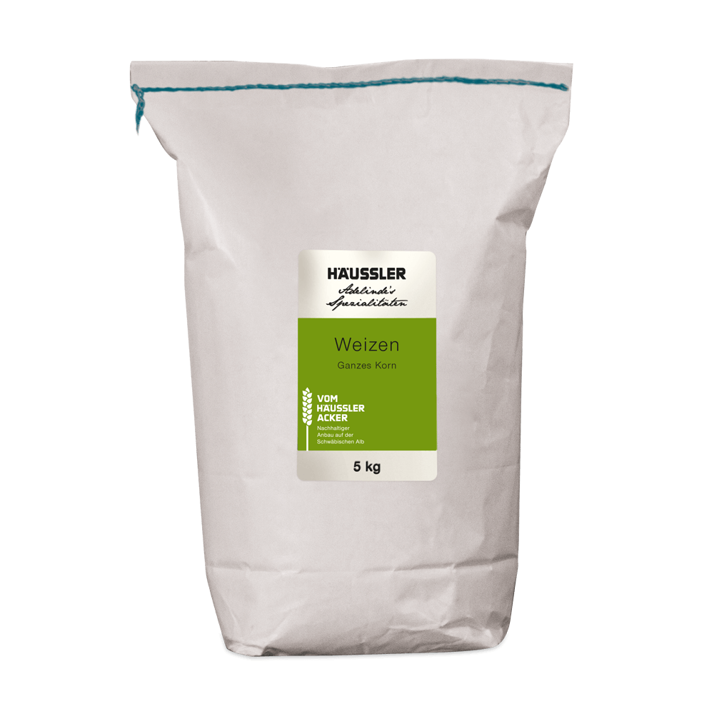 Weizen ganzes Korn, 5 kg Weiße Papierverpackung mit ganzen Weizenkörnern ohne Hintergrund.