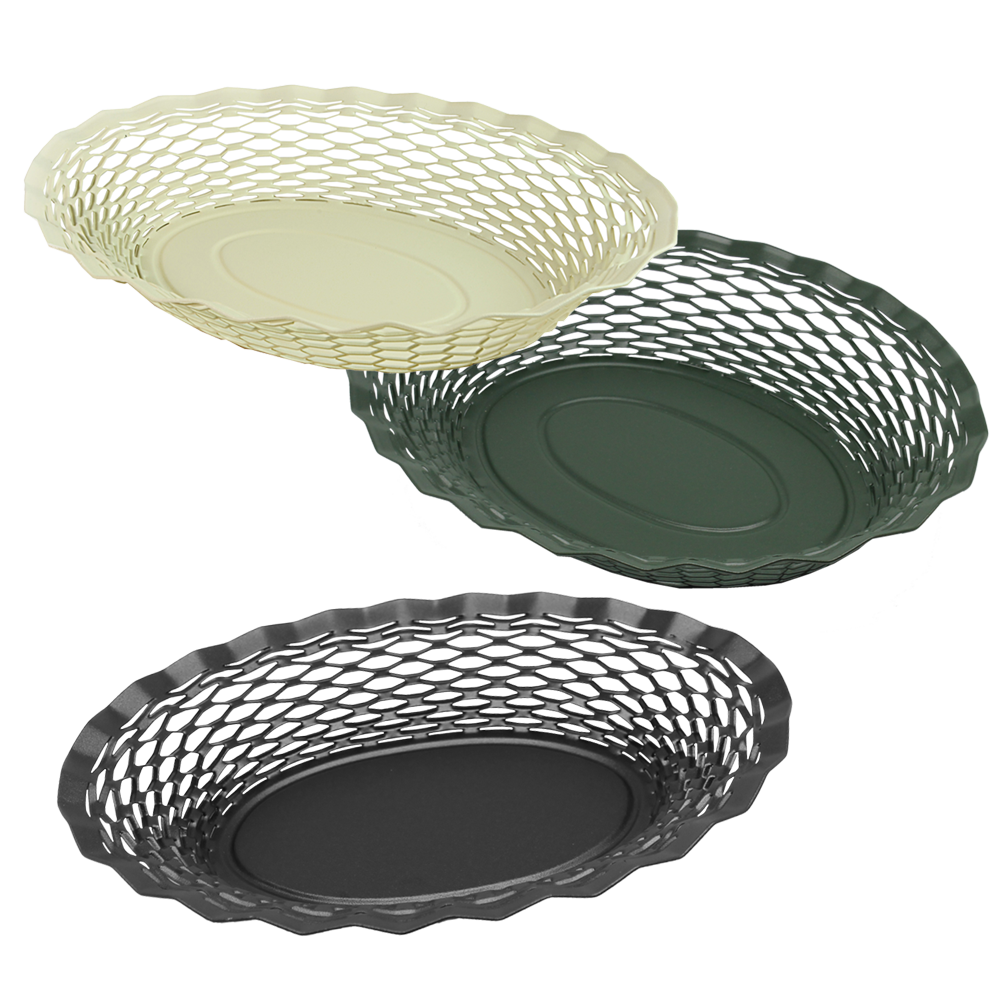 Brotkörbe im Vintagestyle 3 verschieden farbige Brotbkörbe zu sehen ohne Hintergrund.