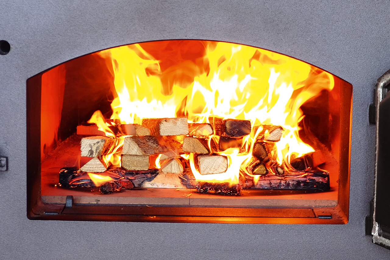 Holzbackofen richtig aufheizen:
