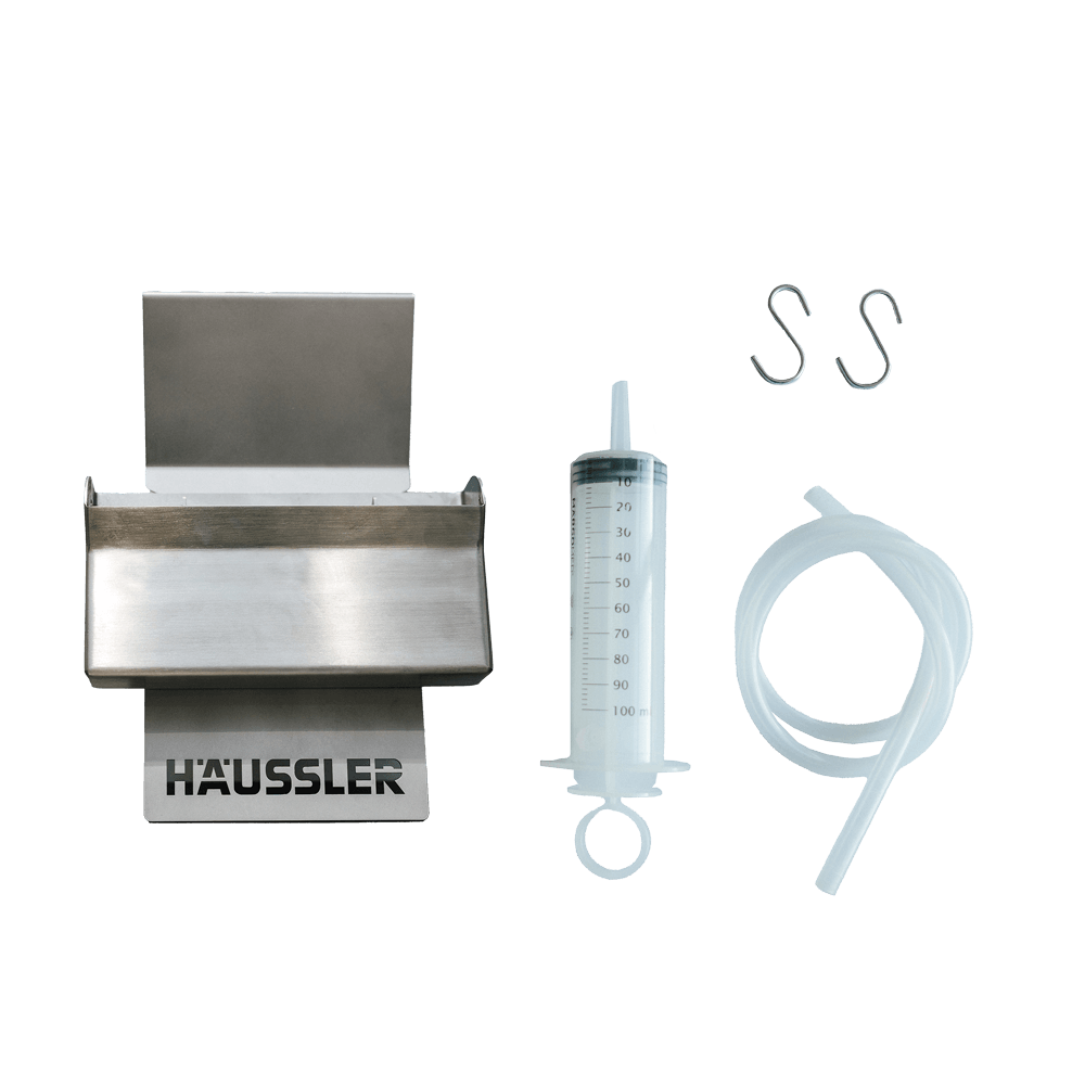 Ofenbedampfer für Mono, Primus und Haushaltsbackofen Der Häussler Ofenbedampfer, bestehend aus 5 Teilen. Der Kasette, der Wasserspritze, Schlauch und zwei Haken