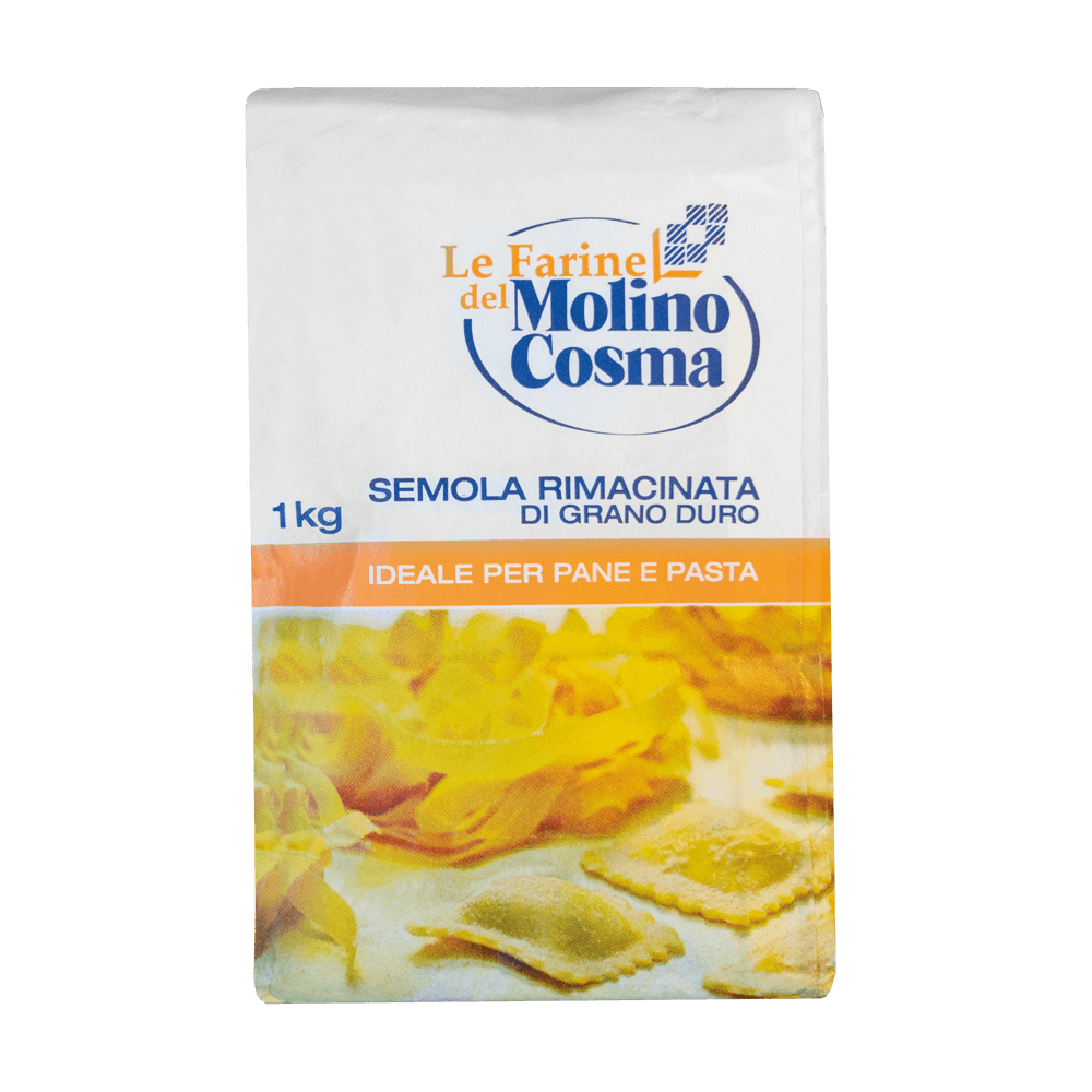 Semola Rimacinata 1kg Mehlpackung mit Aufschrift Le Farine del Molino Cosma, Semola Rimacinata Di Grano Duro 1kg, Ideale per Pane e Pasta. Unterhalb des Textes ist noch ein Bild von fertigen Nudeln und Raviol zu sehen.