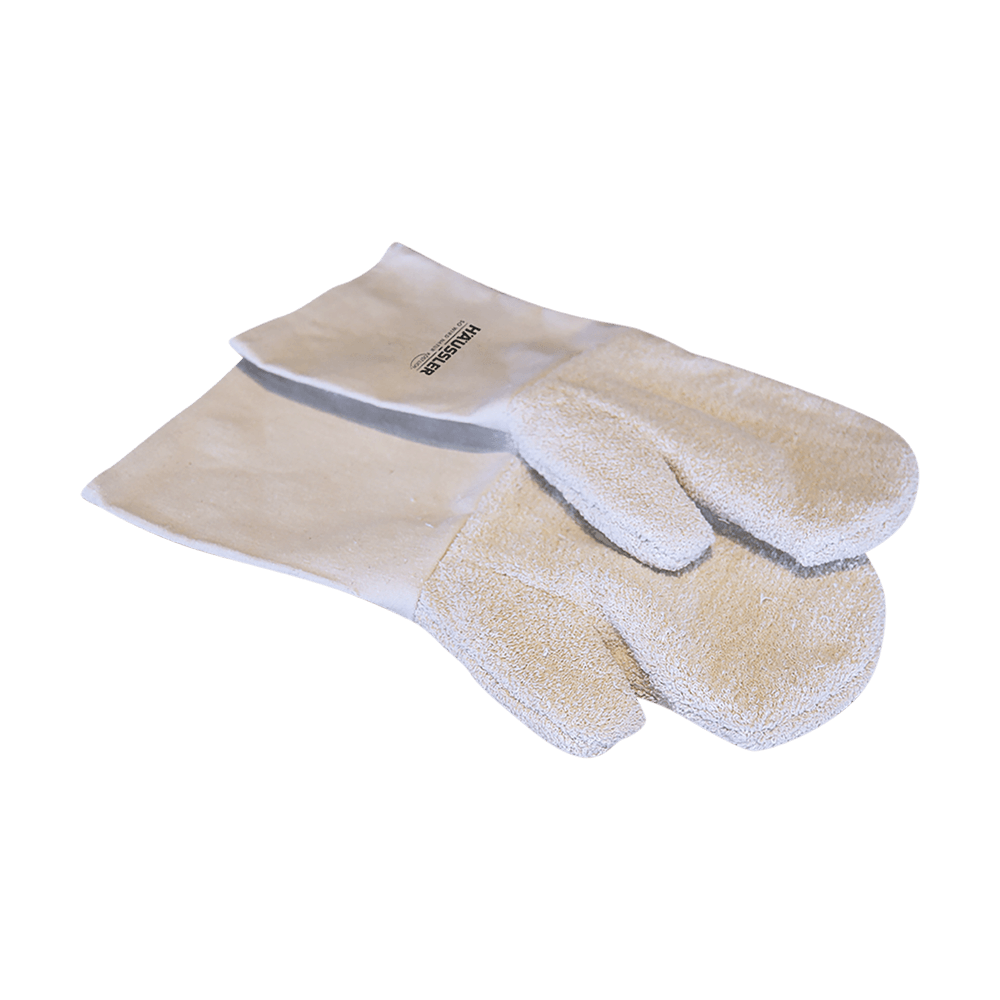 Backhandschuhe aus Frottee Weiße Backhandschuhe aus Frottee mit einem Häussler Logo ohne Hintergrund abgebildet.