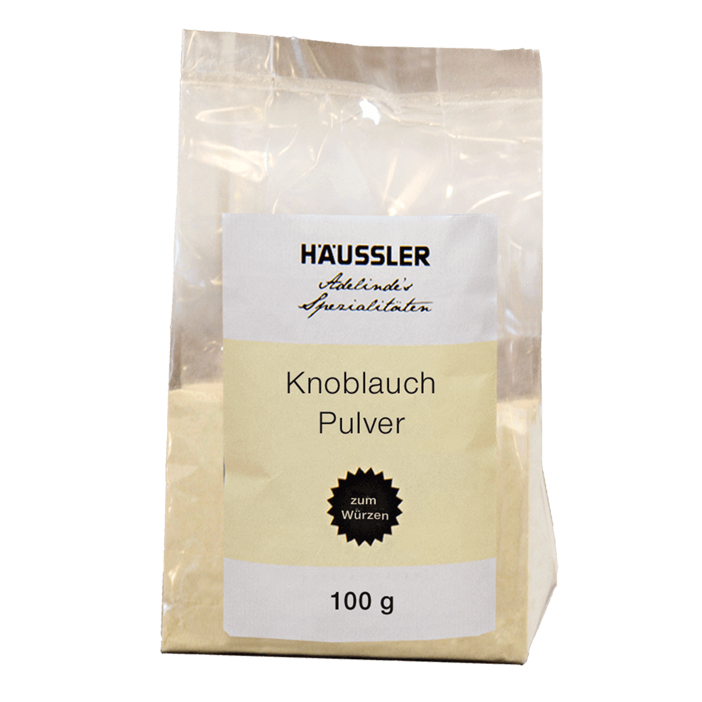 Knoblauchpulver in transparenter 100 g Packung ohne Hintergrund.