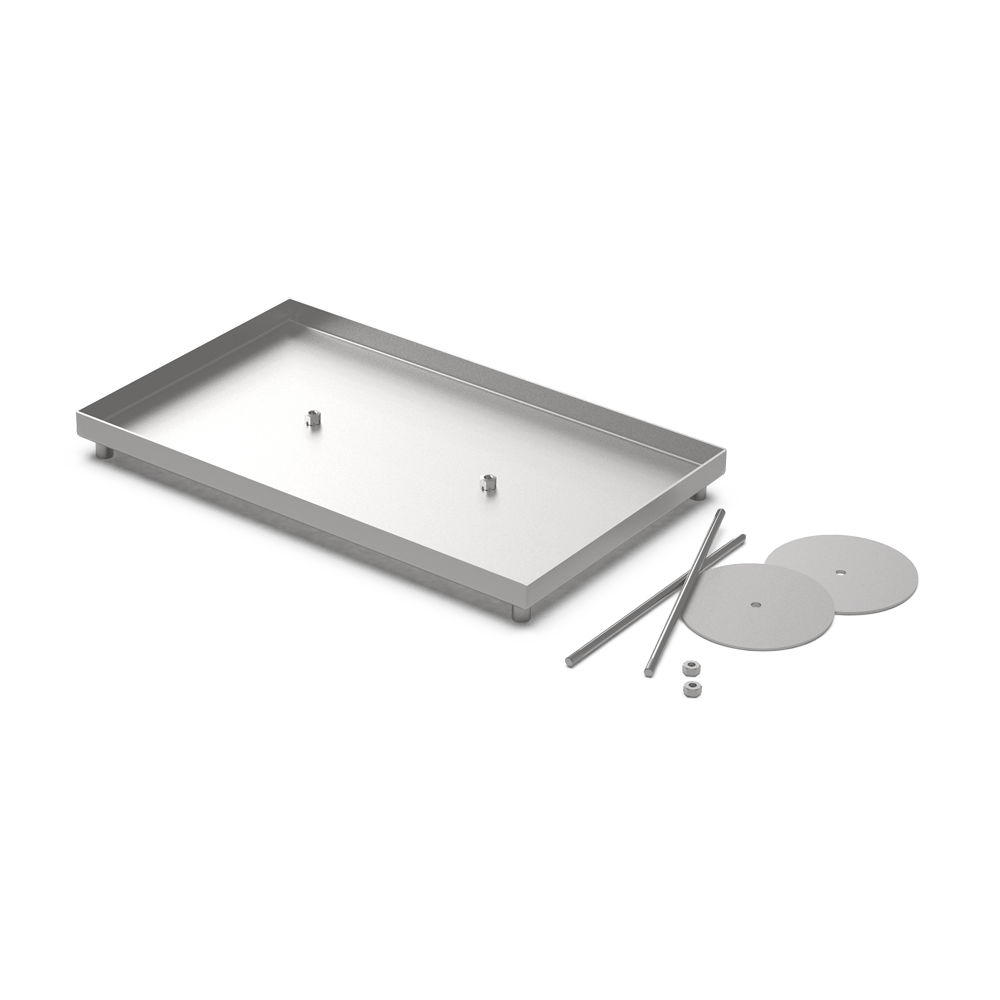 Gyrosspieß 38 x 23 x 22 cm 2 Gyrosspieße die auseinandergebaut neben der Edelstahlschale liegen, bestehend aus 2 Stäben, 2 Schrauben und 2 runden Auflageflächen für das Fleisch