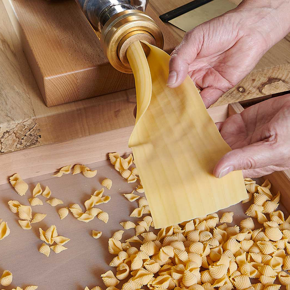 Matrize Teigplatten für Pasta 300, Nudelplatten die gerade aus der Maschine kommen