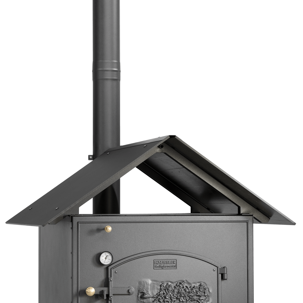 Montiertes Satteldach auf Ofen ohne Hintergrund