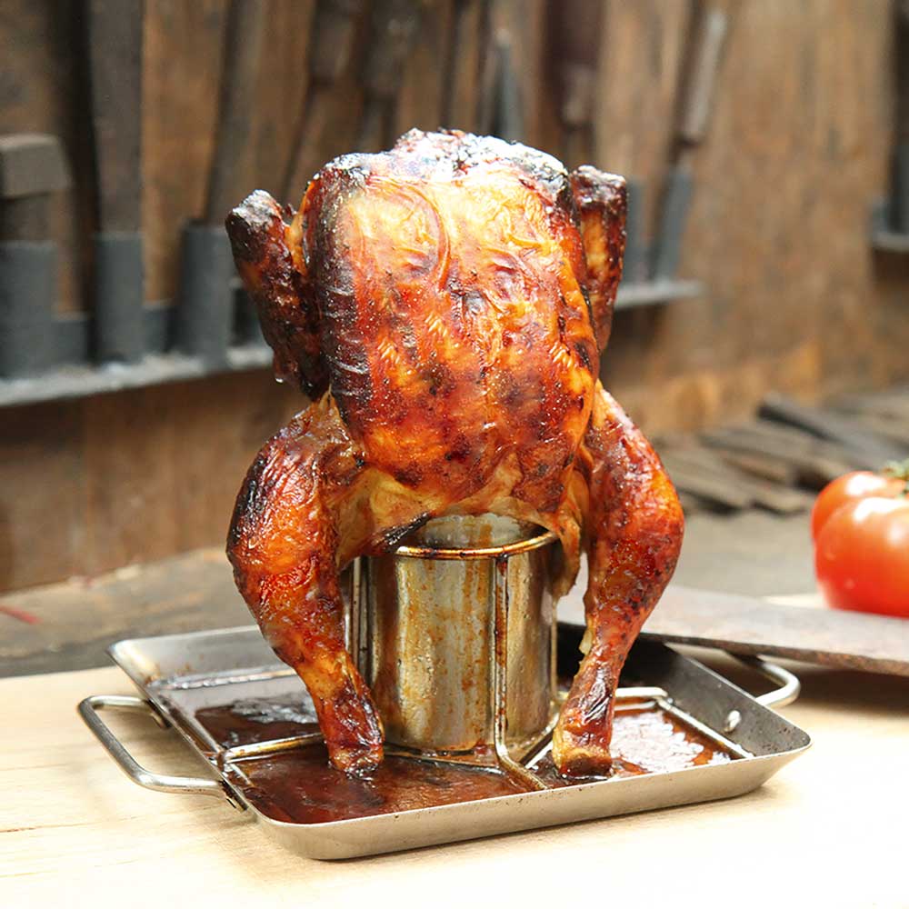 Hähnchenhalter mit zubereitetem Hähnchen 