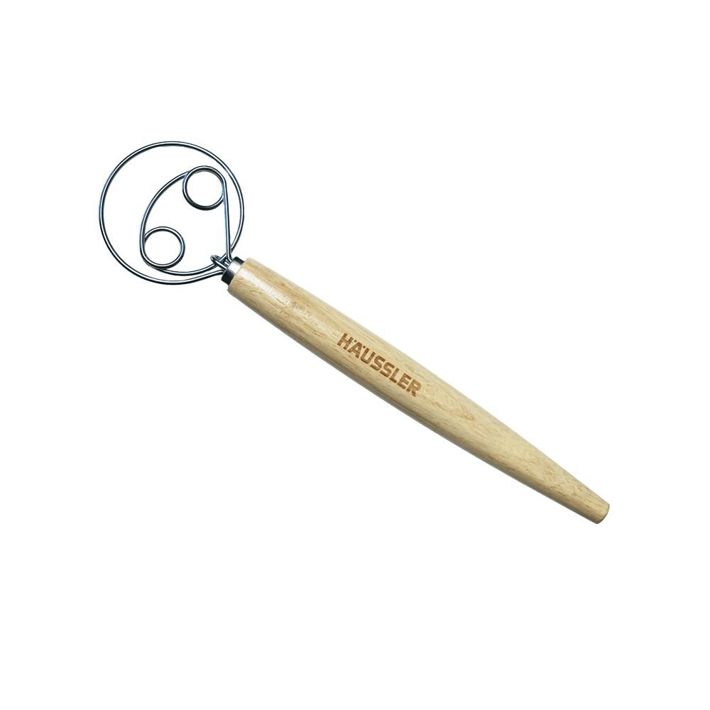 Die spezielle Konstruktion ermöglicht eine effiziente Durchmischung. Dänischer Schneebesen mit Holzgriff