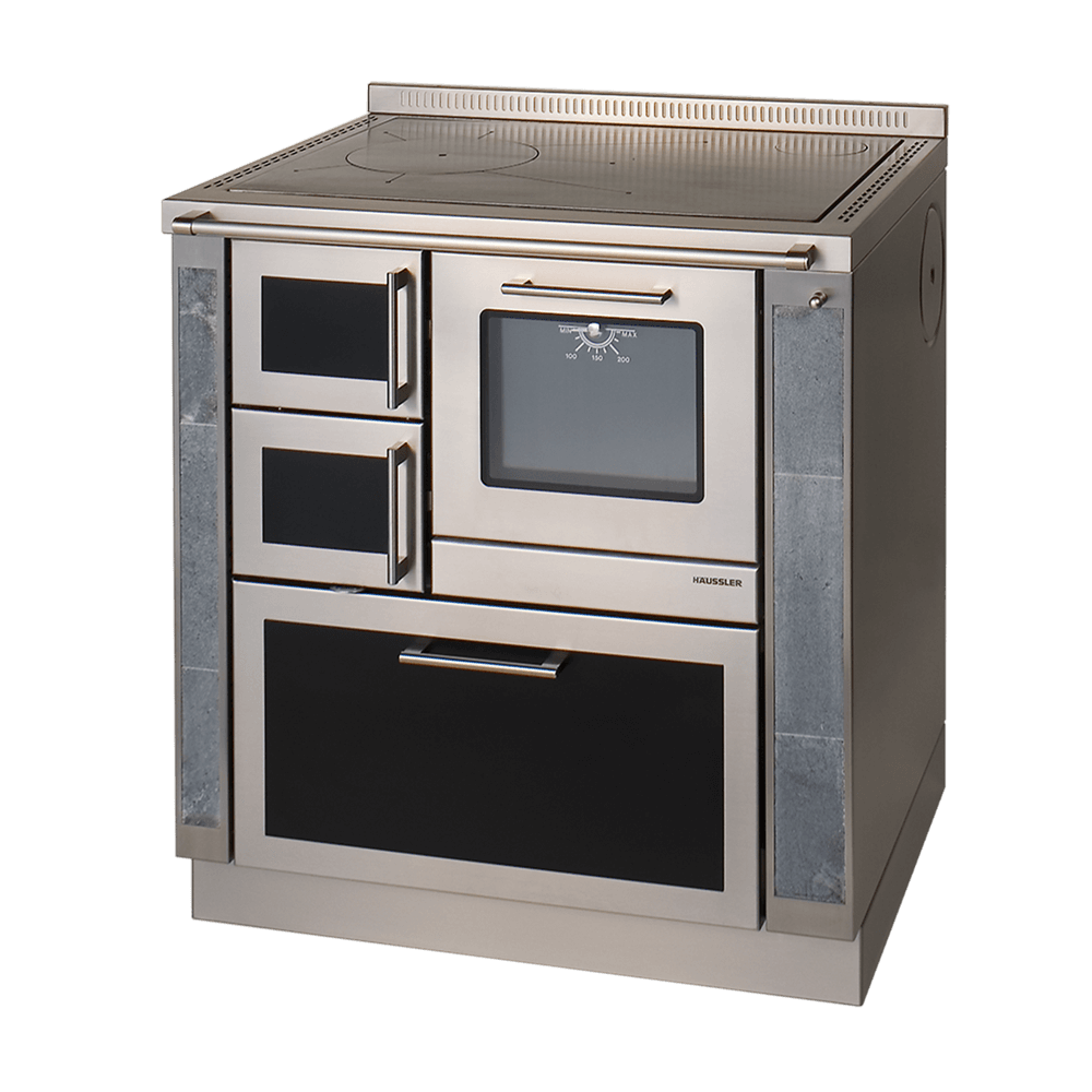 Holz Küchenherd Ökoalpin 80 mit Speckstein-Seitenwänden in frontaler Ansicht ohne Hintergrund.