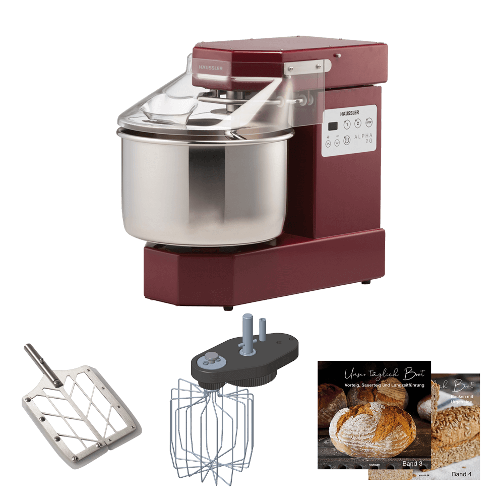 Alpha 2 G Paket 1 Alpha 1G in Weinrot, Schneebesen, Rührpaddel und Bücher ohne Hintergrund