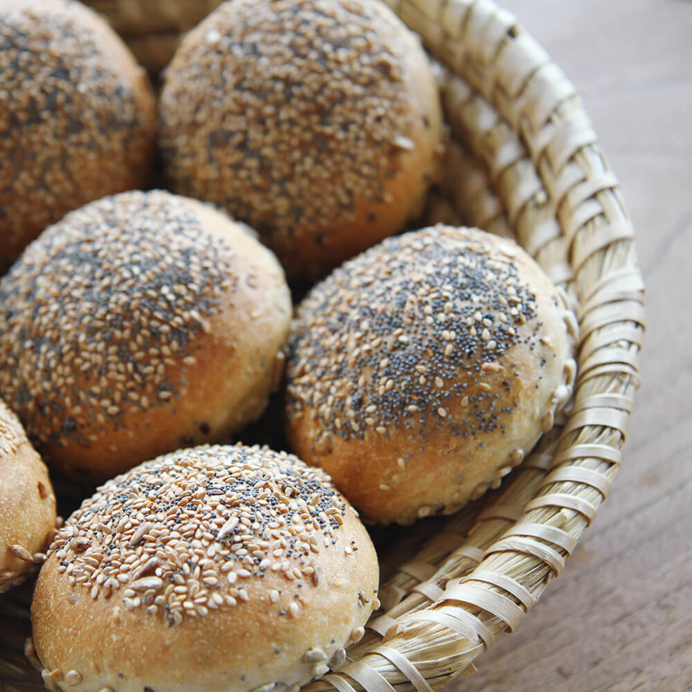 0319-Dinkelbroetchen-mit-Quellstueck-Web