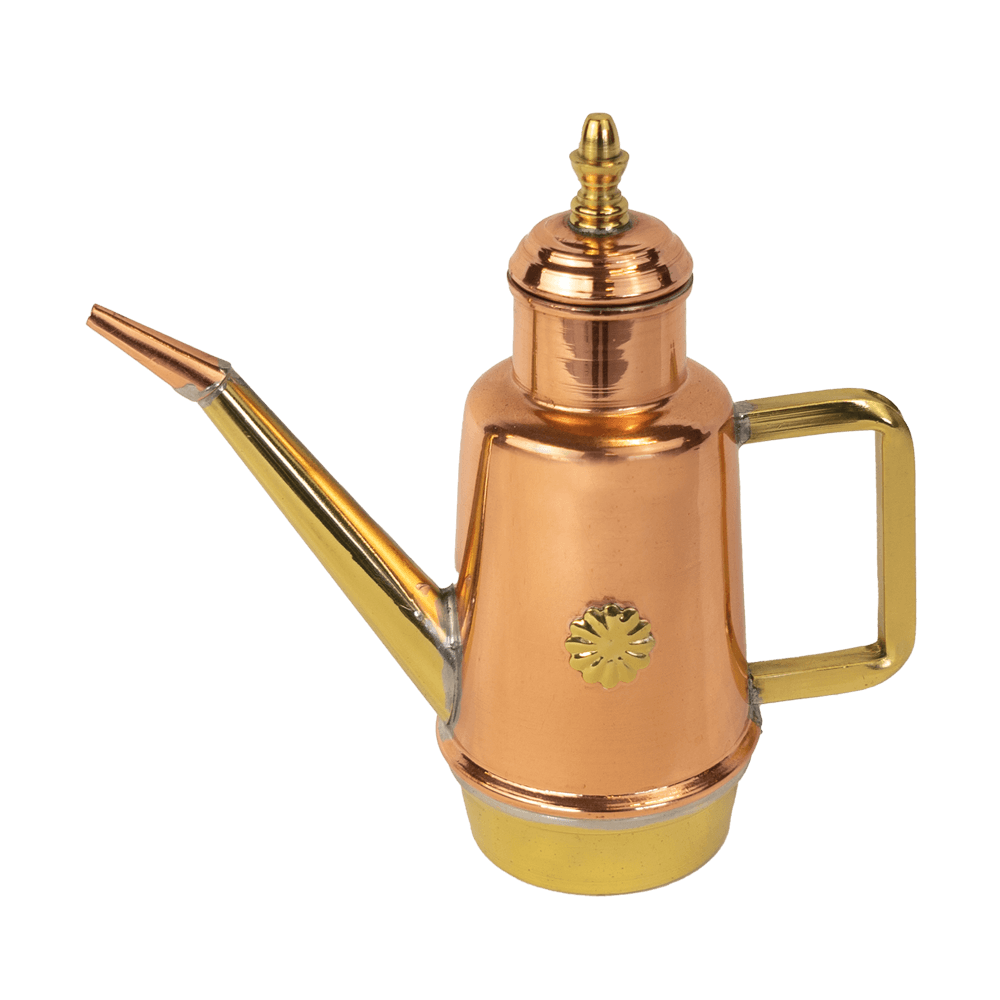 Ölkanne zum praktischen Dosieren rose- und folgdarbige Ölkanne. Gießkannenartig mit goldenem Henkel und dünnem Hals. Darauf befindet sich ein strenartiges Motiv